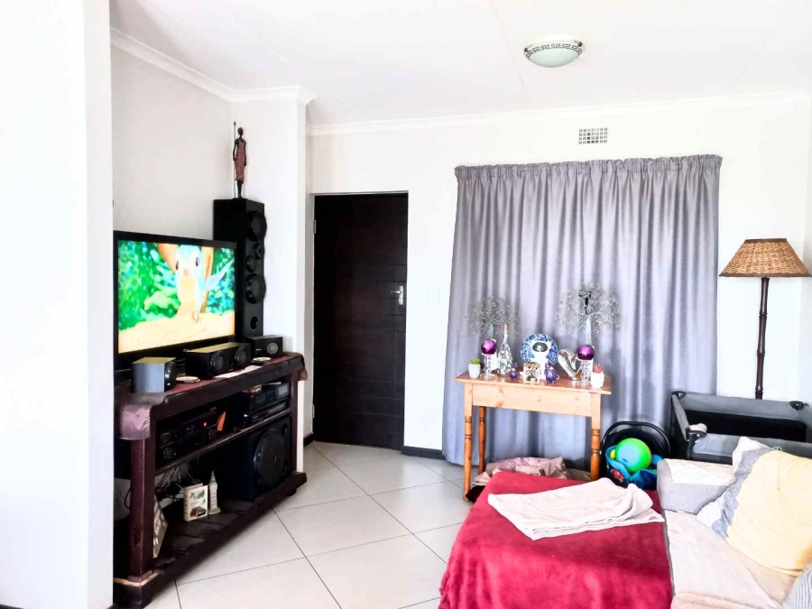 2 Bedroom Property for Sale in Buhrein Western Cape